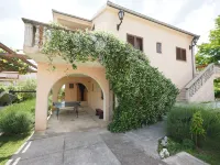 180sqm apartment with sea view, 300m to the beach, garden