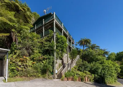 Fantastic Lake and Mountain views with Spa Pool Hotel in zona Buried Village of Te Wairoa