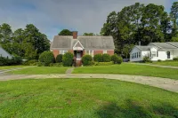 Cozy 3-bedroom townhome in charming Columbia with WiFi, AC Hotels near Palmetto Trailhead parking