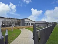 Large Comfortable Modern 4 Bedroom Home