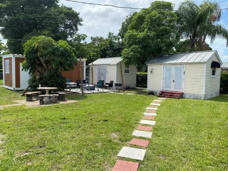 Tiny homes Miami Отели в г. Север Майами