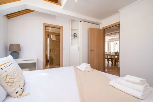 Cosy and very bright with stunning sea view