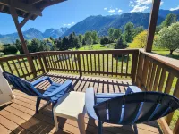 Spectacular Mountain View Chalet - Family and Dog friendly, Hot tub, Wi-Fi, Roku