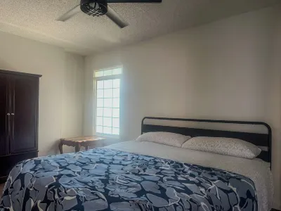 An elegant, fully furnished guest house for 2-4 guest in San Diego Отели рядом с достопримечательностью «Парк Харри Гриффен»