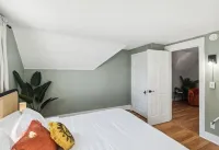 Surfs up I 4 BR I 2 BA I 4 King Beds Hotels in Lansing