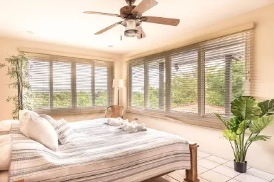 Hilltop Villa with Pool overlooking Jaco Jaco Beach 주변 호텔