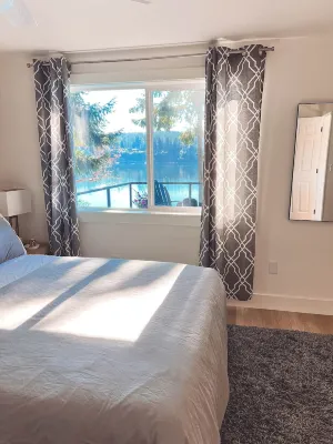 Private Island Escape on Puget Sound - Newly Remodeled! 60 minutes from Seattle!