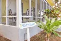 Buttercup Family Cottage beautiful beach, great snorkeling spot across the road