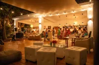 Stunning Beach Front Property w/ 14 beds. Perfect for Multi families & Reunions!