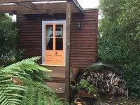 Nestled in the beautiful New Zealand bush a classic Kiwi bach. Hotels in Granity