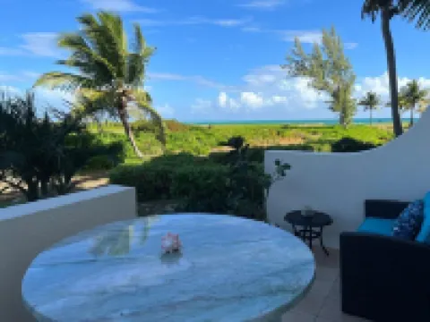 Corner Ground Floor Oceanfront/Stunning Ocean Views & Easy Beach Access. Hotels in Wheeland Settlement