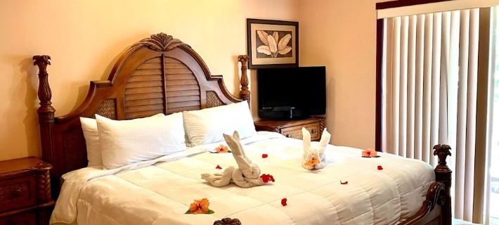 INFINITY BAY LUXURY 2/2 condo,100 steps to beach, 2nd story, by pool,1388 sqft Hotel di West Bay