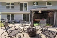 4-bedroom house in awesome Temple Hills with AC, WiFi. Enjoy your stay Hotel a Camp Springs