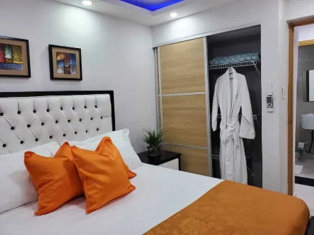 Luxury Condo Zona Colonial+Pool+Gym+Sauna Отели рядом с достопримечательностью «Маяк Колумба»