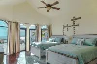 Beautiful 5-bedroom villa with pool and jacuzzi Hotels in El Sargento