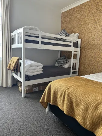 Old Bank Townhouse in Central Motueka, Modern and Clean. Everything at your door Отели рядом с достопримечательностью «Nelson Tasman Air»