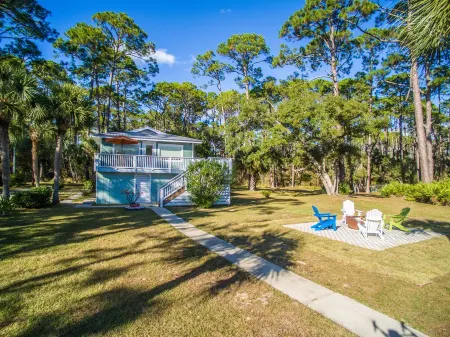 Private Beach! Cozy Guest Cottage along Florida's Forgotten Coast.
