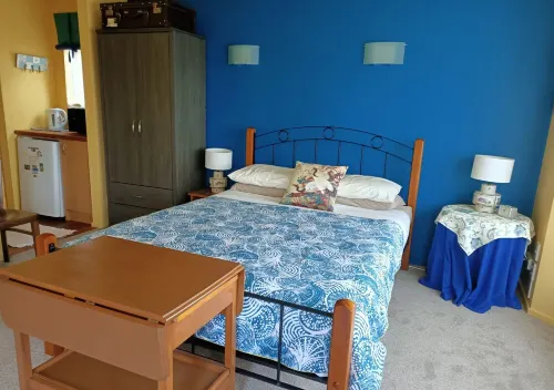 Cosy Self-contained Studio with Panoramic Views