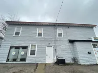 Your another home close to Woodbine Beach and Downtown Toronto. Hotels in East York