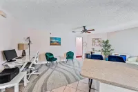 Paradise! 3 Bedroom home with private pool, outdoor living space, and lanai