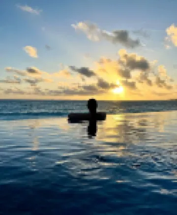 OCEANFRONT,  with spectacular infinity pool on Tar Bay.  An Exuma paradise.