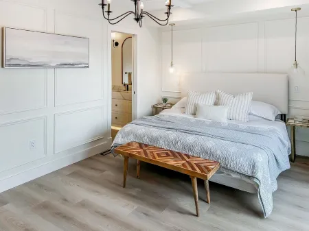 Luxury townhome - Rooftop Patio - Hot Tub Отели рядом с достопримечательностью «Confederation Centre of the Arts»