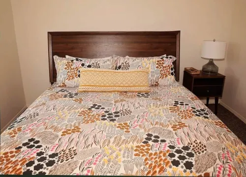 NEW ModernBoho- 2min drive to Gyp Hills scenic drive. Hôtels à : Comte de Barber