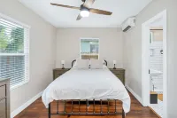 Cozy Downtown Cottage