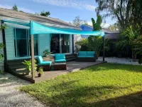 Modern Tropical Bungalow Hotels near Men's Wearhouse