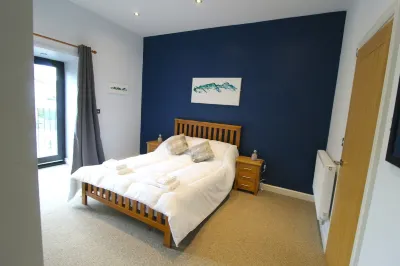 Stay in the original Kendal Mint Cake Factory in the heart of Kendal Hôtels à proximité de : Lakeland Climbing Centre