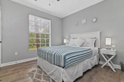 Fully renovated The Penn’s Den is mins to Parks