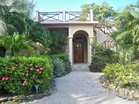 SOPHISTICATED LUXURY -- Beach Front Villa