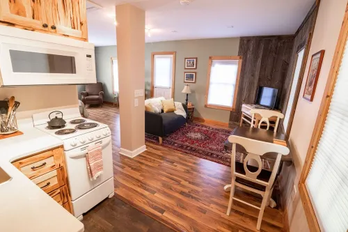 Newly remodeled, private, sunny downtown apartment; near restaurants & shopping. Hotels in Viroqua