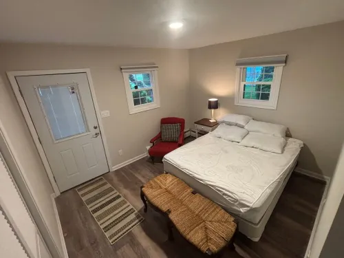 Charming 4-Bedroom Cottage on Fabulous Diamond Lake! Just Remodeled! WiFi & AC