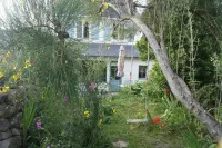 Maison de Vacances Environnement Arboré, 5 mn à Pied de la Plupart des Plages Hotel a Larmor-Plage