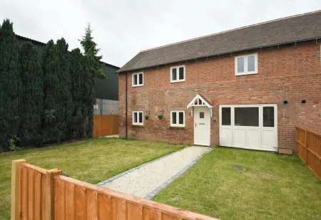 Barn Conversion - Commutable to lots of attractions, family & pet-friendly.