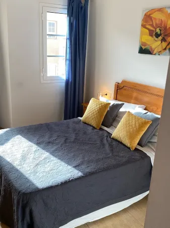 Sleeps 4 Fully Equipped, Clean & Airy, Child Friendly House Overlooking Pool.