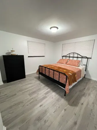 Charming 2-bedroom apartment with WiFi and AC in sunny Tampa