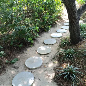 Grace Bay Beach 7Acre Resort: Guesthouse Ocean Views+Pool+Oceanfront+Lush Garden