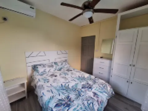 Ackee Green Rental - 2 bedrooms/5 mins from Beach/Shopping Malls/Street Party Hotels in 