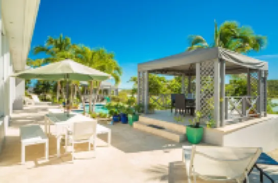 Water front, with amazing elevated views, pool, flamingoes, private and quiet