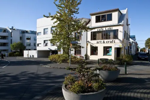Refurbished Duplex flat in Central Reykjavik in a Quiet Residential Area - Pools
