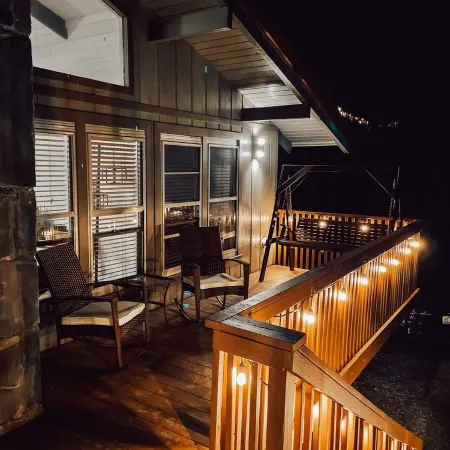 Spacious 3BR/3BA Cabin Only 0.5 Miles From Slopes!