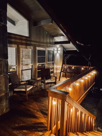 Spacious 3BR/3BA Cabin Only 0.5 Miles From Slopes!