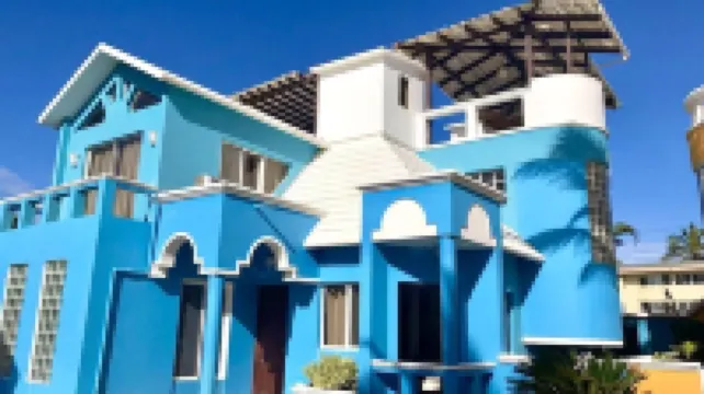 Villa Sirena 4 Bedroom Beach Villa with Private  Pool. Sleeps 8. โรงแรมใน