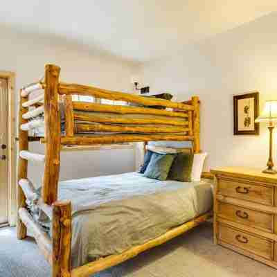 Ideal Location: Short Walk to Town & Ski-in, W/D, Dishwasher, Fireplace, Hot Tub Rooms