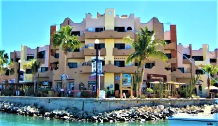 New Remodel / Spanish Chic Suite on the Cabo Marina Отели рядом с достопримечательностью «Los Cabos Whale Shark»