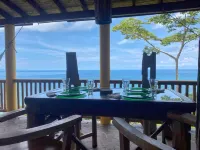 Living on the Edge... Amazing cliff home with incredible white-water ocean view