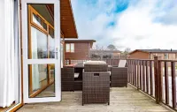 Perfectly located  3 bedroom lodge in Newton Ferrers Hotels in Newton and Noss