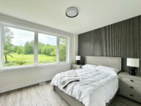 Luxury Villa 3 Bedroom Villa Located in Muskoka Bay Golf and Resort Hotels in Gravenhurst